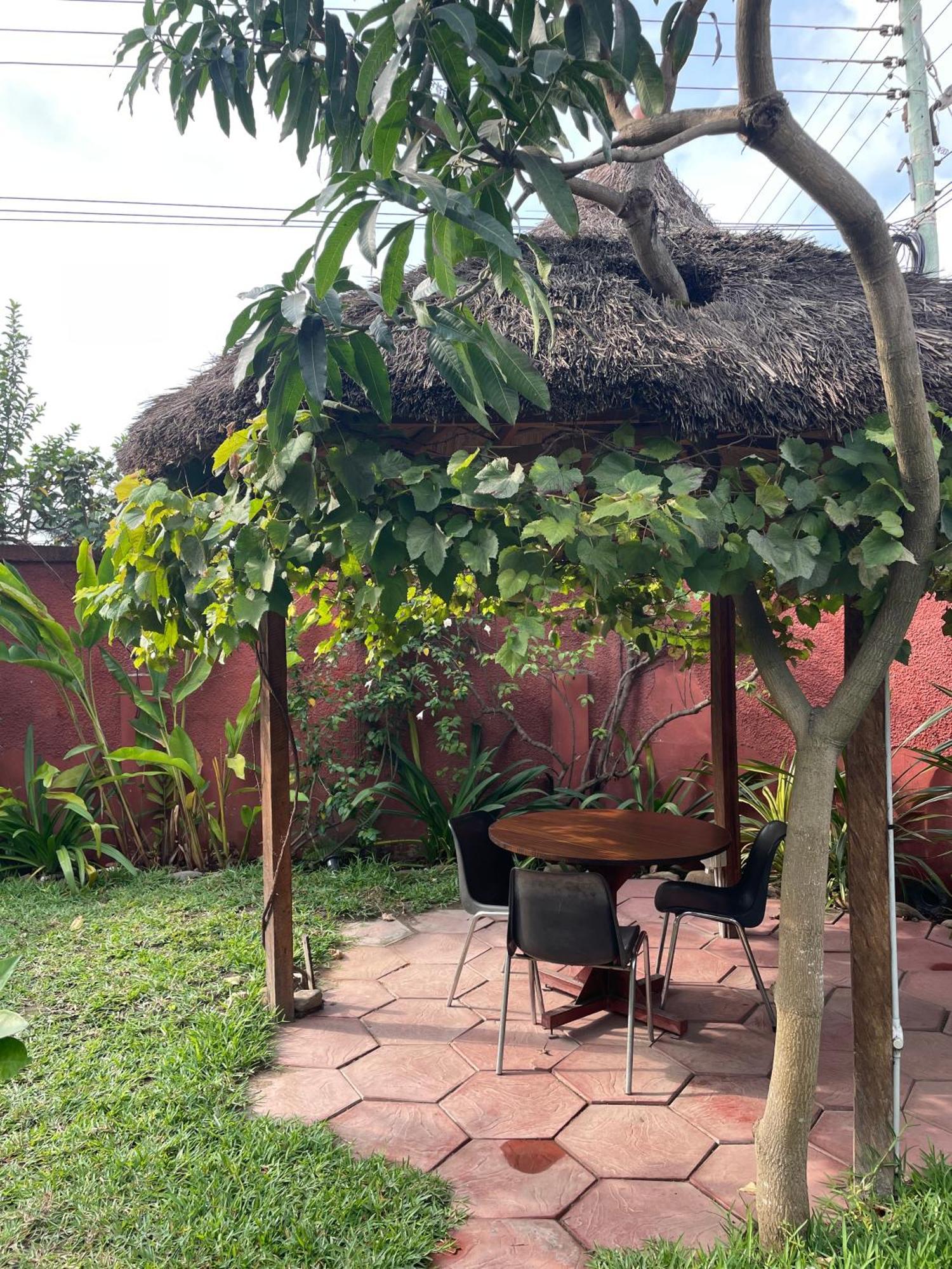Hechtech House Apartment Accra Ngoại thất bức ảnh